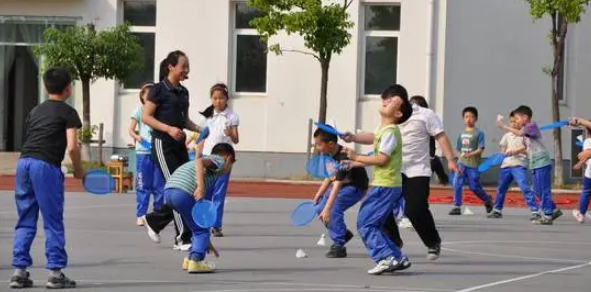 浅谈小学体育教学中的情感教育